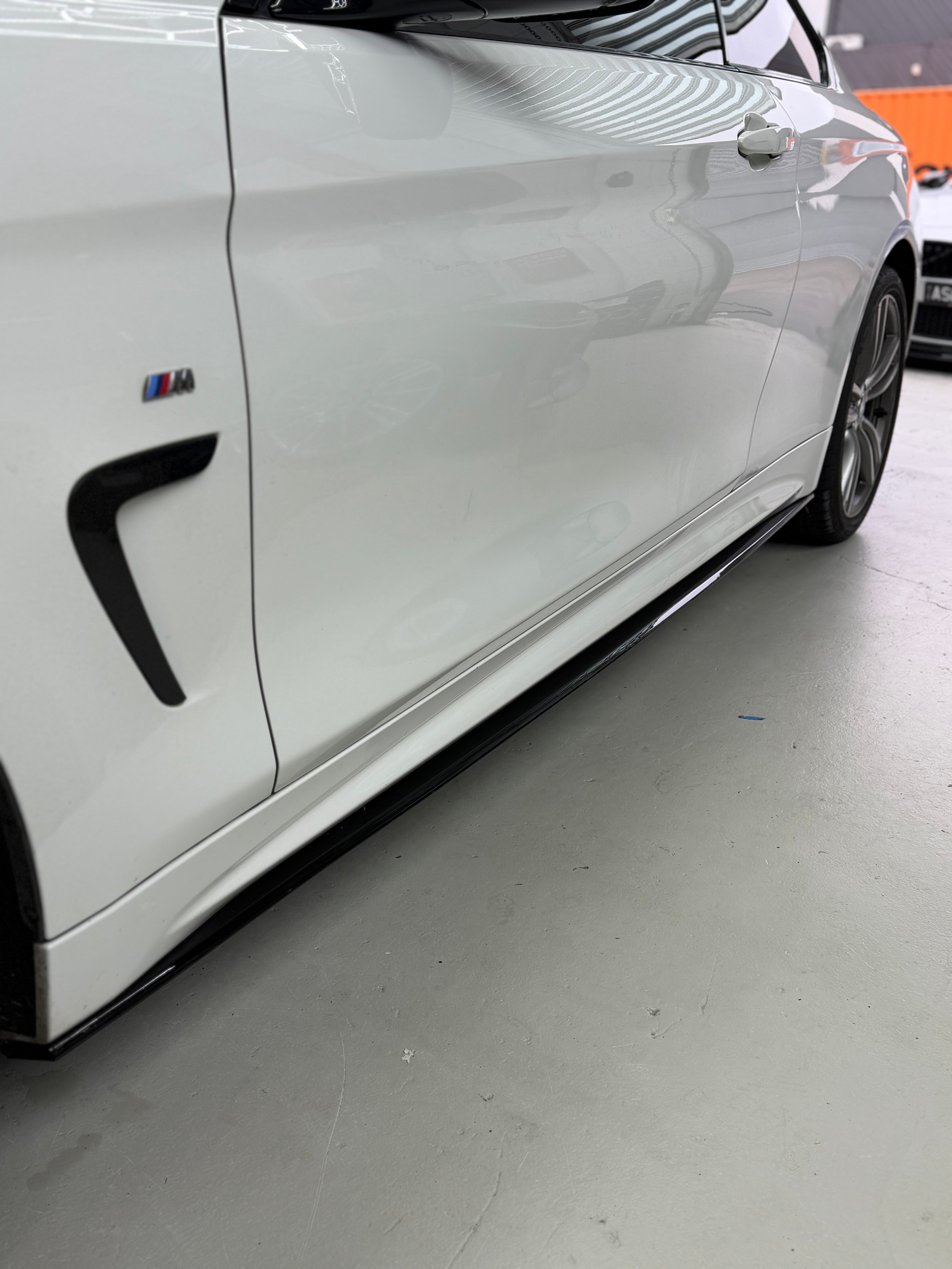 F32 M-Performance Side Skirts Glossy Black