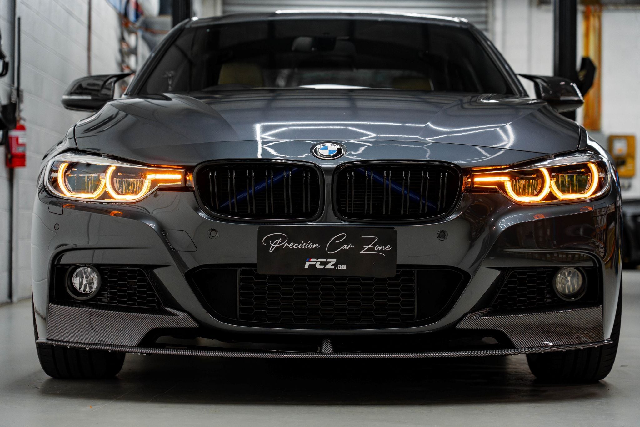 F30 Dual Grill Glossy Black