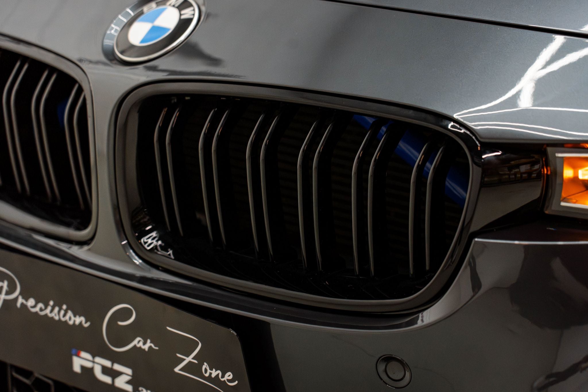 F30 Dual Grill Glossy Black